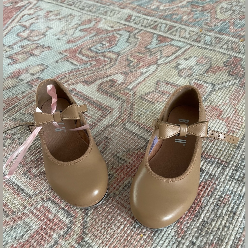 Bloch tap shoes - tan